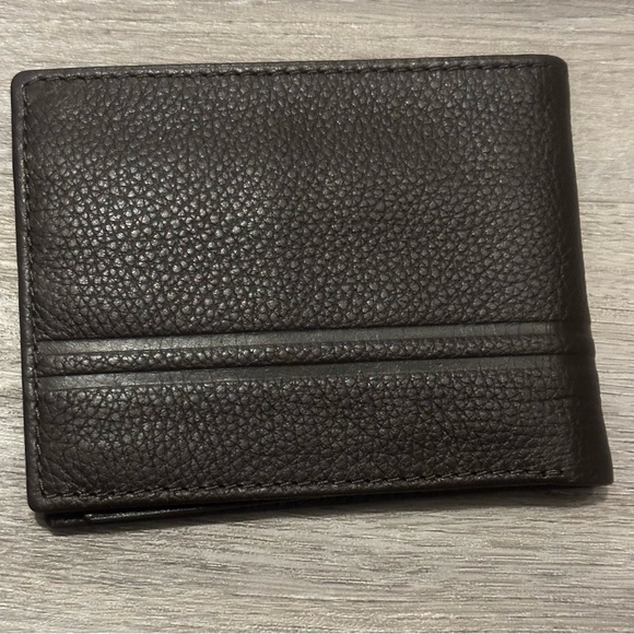Fossil Leather Bi-Fold Wallet - Picture 3 of 5